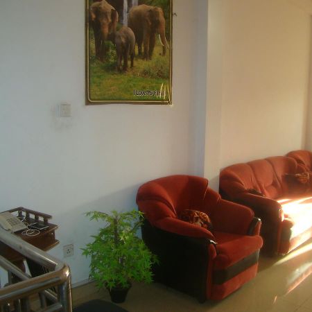 Down Town Hotel Ponnarankulama 외부 사진