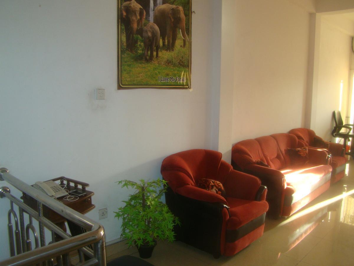 Down Town Hotel Ponnarankulama 외부 사진