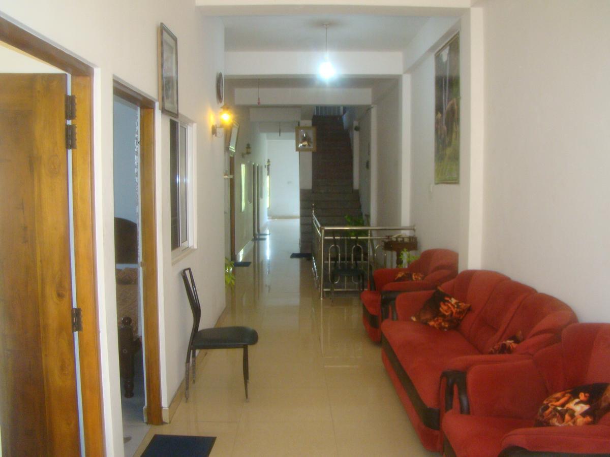 Down Town Hotel Ponnarankulama 외부 사진