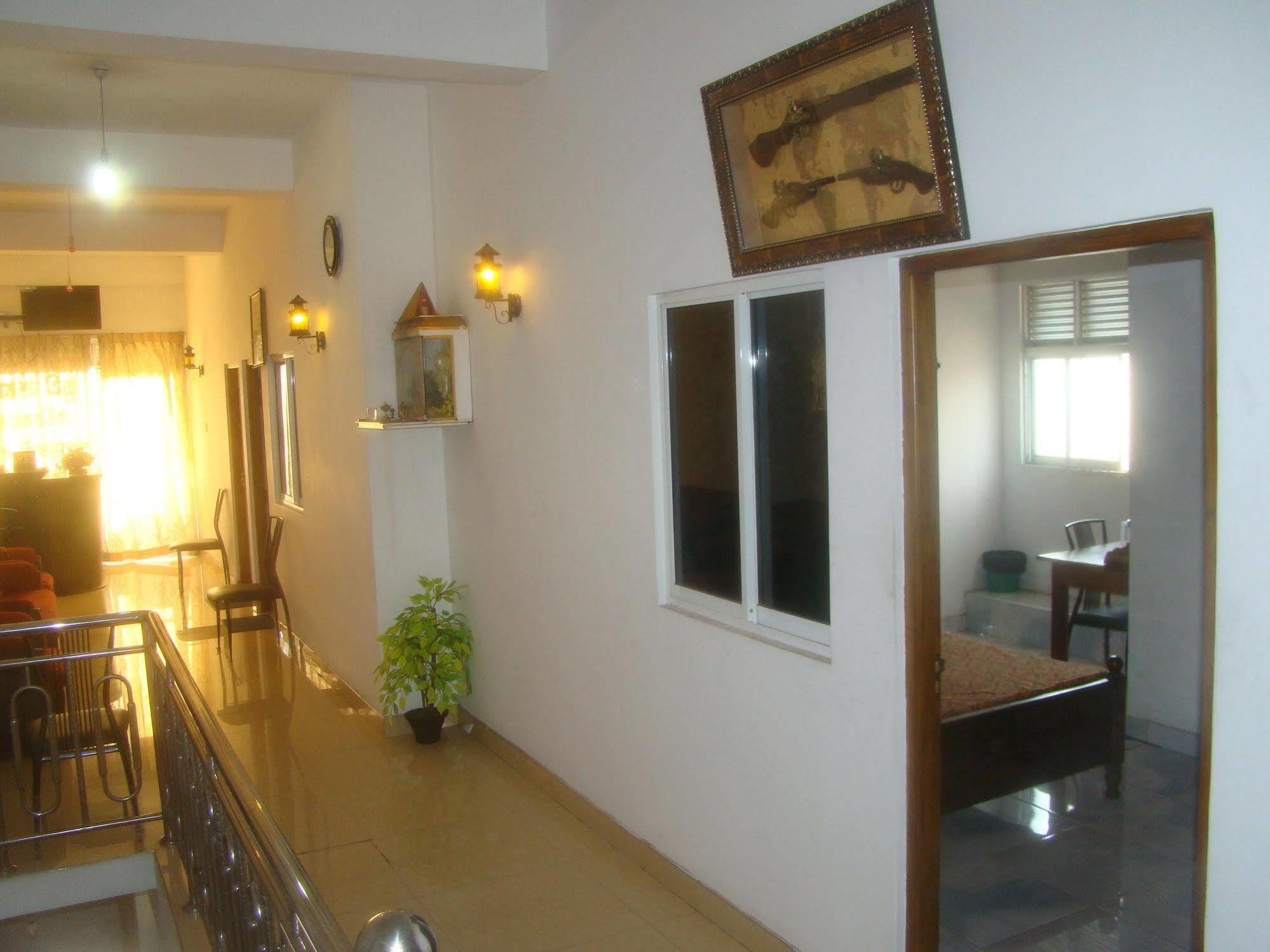 Down Town Hotel Ponnarankulama 외부 사진